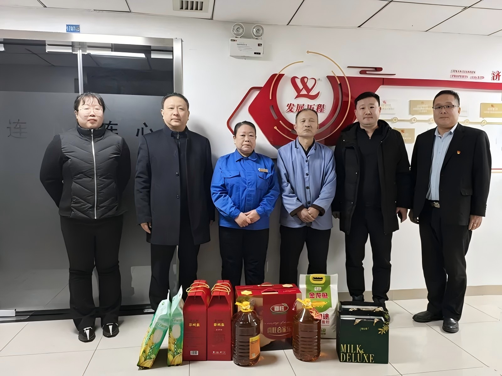 濟(jì)南市物業(yè)協(xié)會(huì)走訪慰問連心物業(yè)特困職工